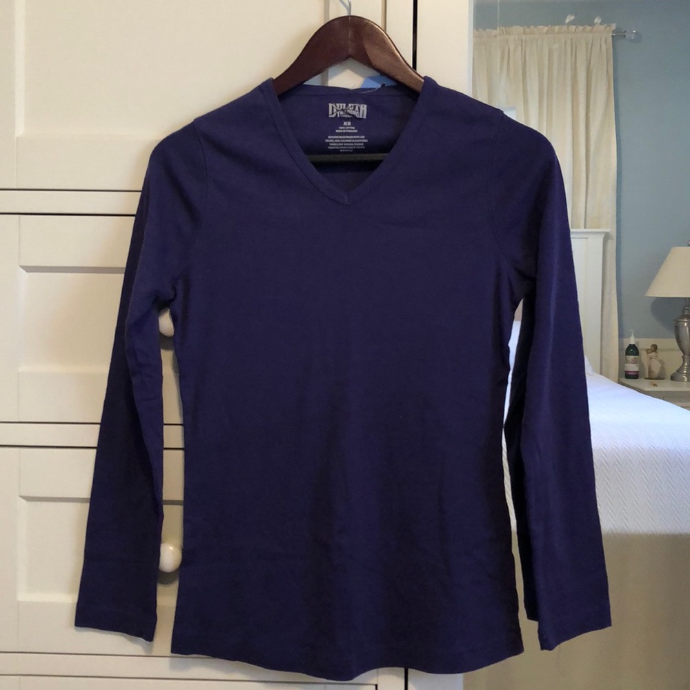 Duluth Trading Co. Longtail V Neck T Shirt
